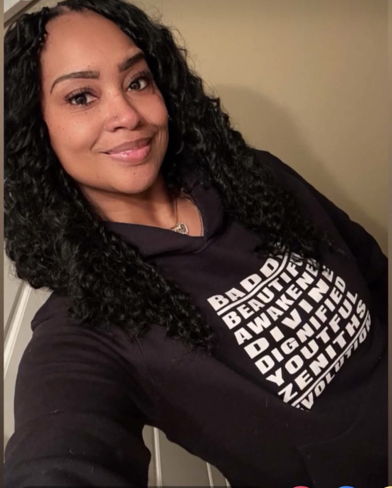 Baddyz definition hoodie women black