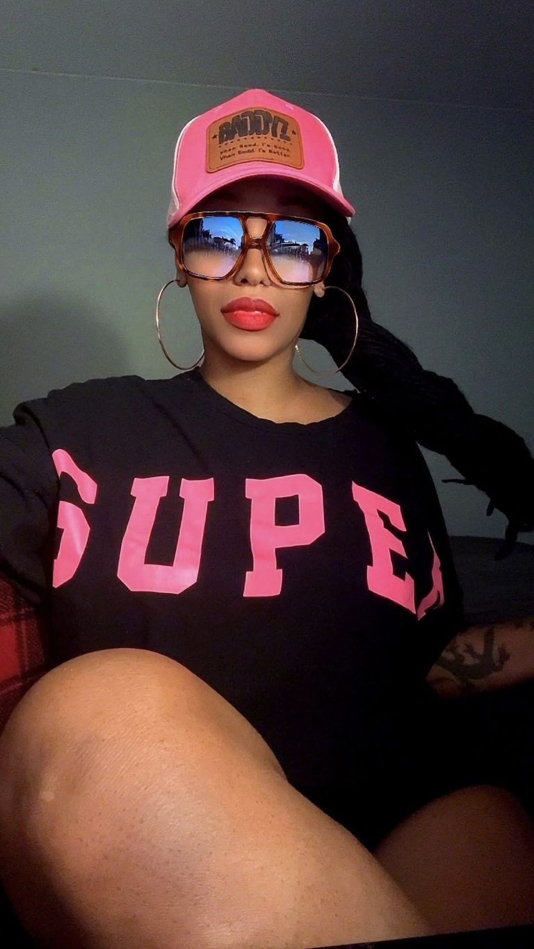 Pink Baddyz trucker hat super tee