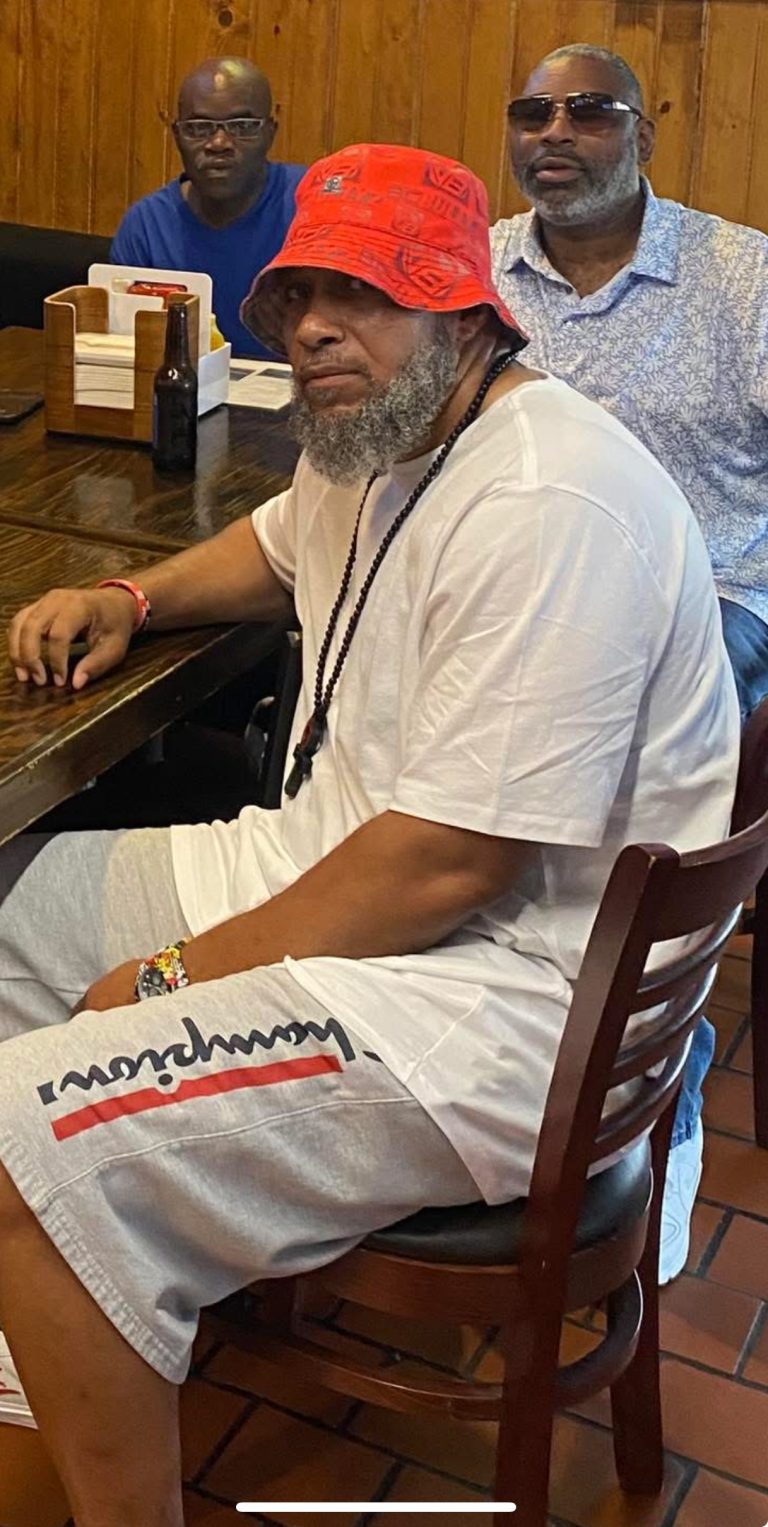 Red bucket hat white tee streetwear look