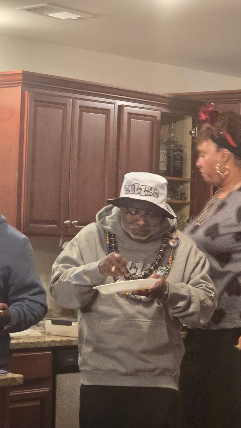 White Bullyz bucket hat grey hoodie party